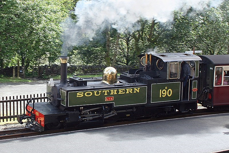 Lyd 2–6–2T entering Tan-y-Bwlch station