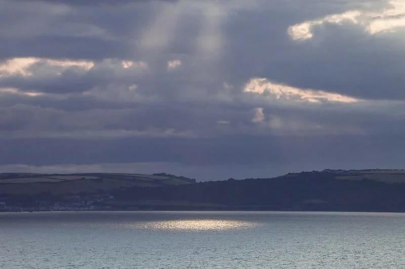 Sunlight dispersion in the atmosphere